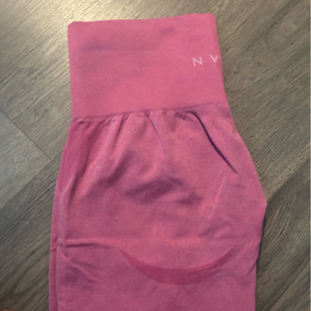 NVGTN Bubblegum pink contour leggings - Picture 2 of 5